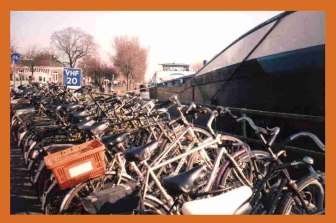 aparcamiento de bicicletas en Amsterdam norte