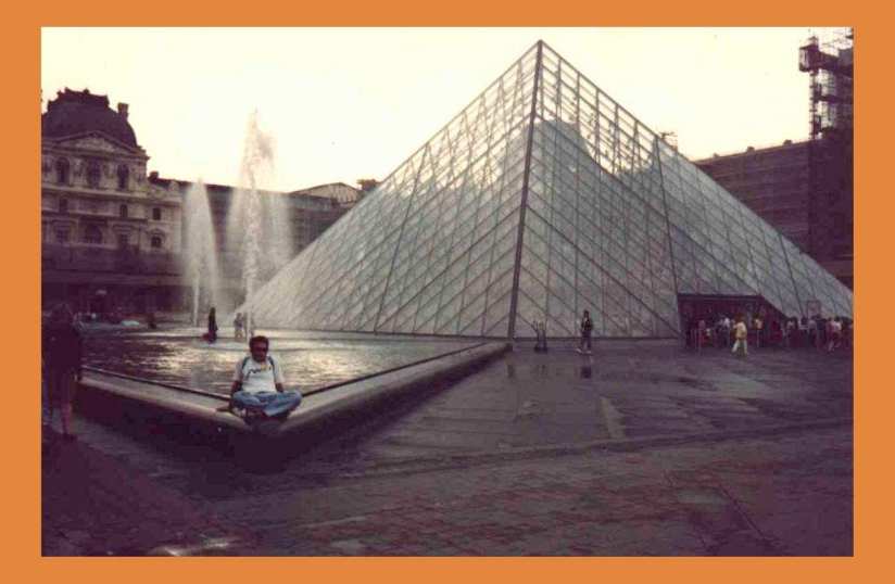 la piramide del Louvre