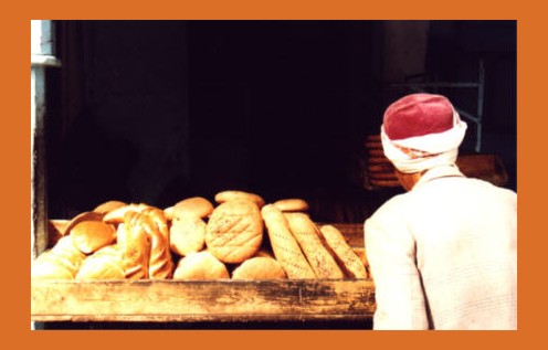 comprando pan en Kairouan